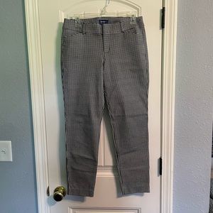 Old Navy Black and White Gingham Pixie Pants Size 6